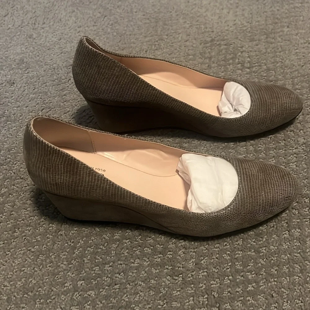 Wedge shoes heels. Perfect for the office or church. - Picture 2 of 6